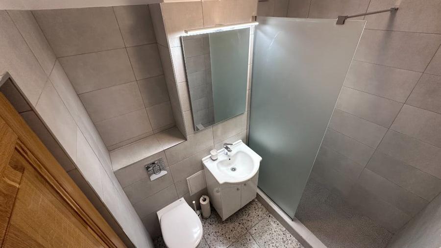 Apartament cu 3 camere decomandat în Dristor