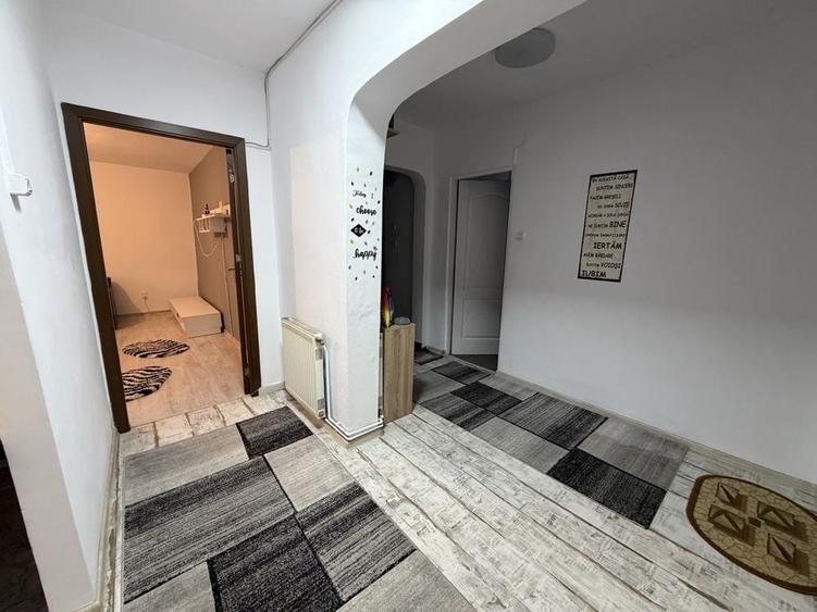 Apartament cu 4 camere decomandat în Micro 4