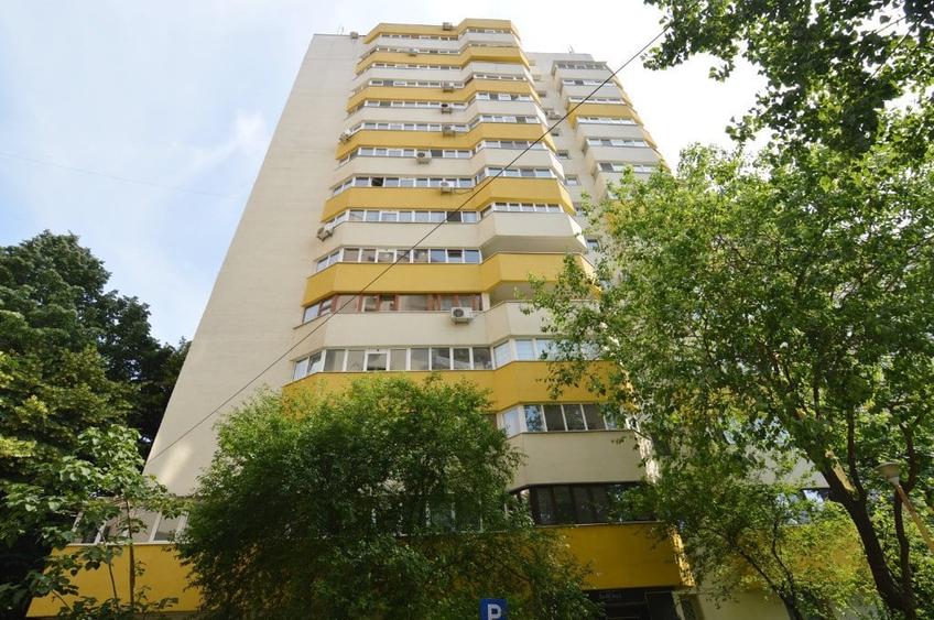 Apartament cu 3 camere decomandat în Iancului