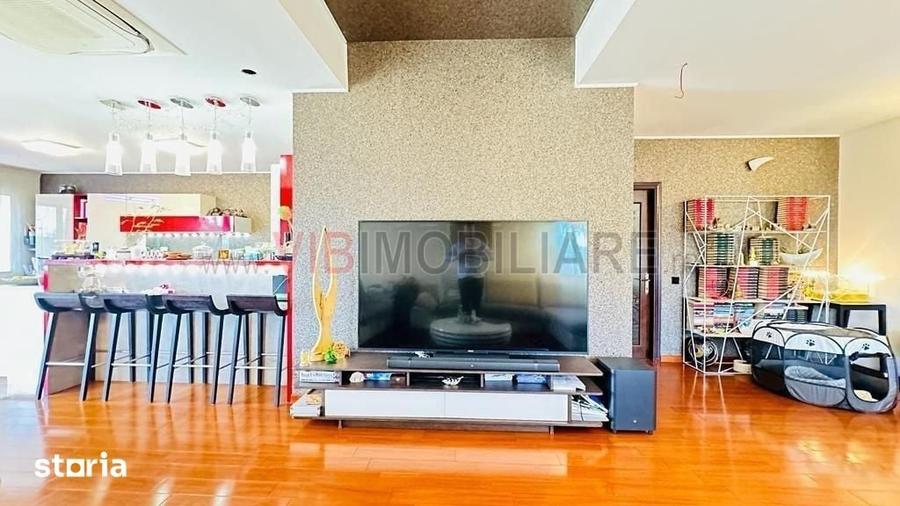 Casă cu 7 camere cu Teren 514 Mp în Central