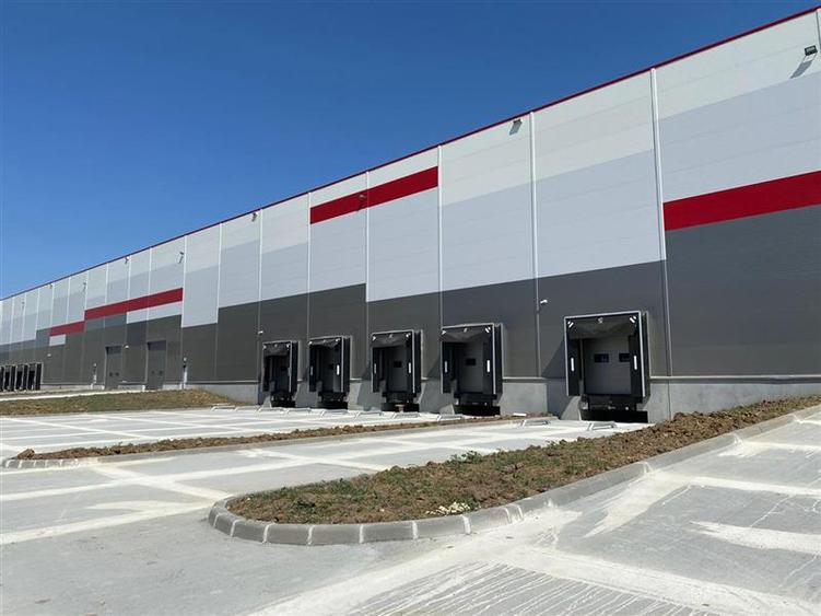 Spațiu industrial, de 2,380 mp, în Central