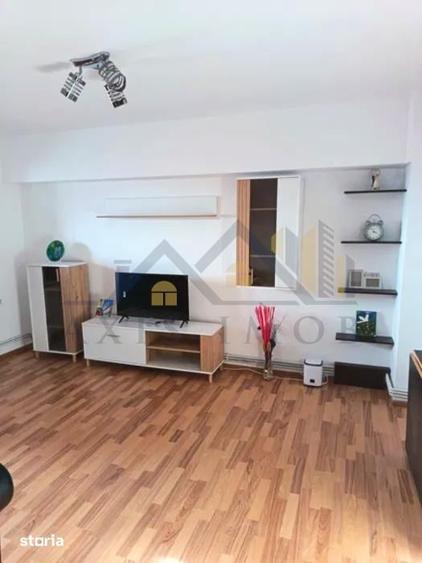 Apartament cu 4 camere decomandat, mobilat în Micro 5