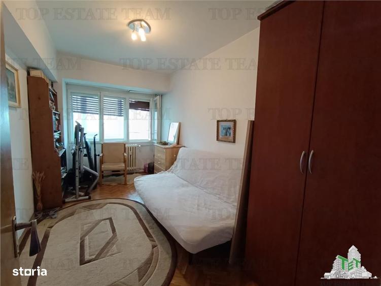 Apartament cu 3 camere decomandat în 1 Mai