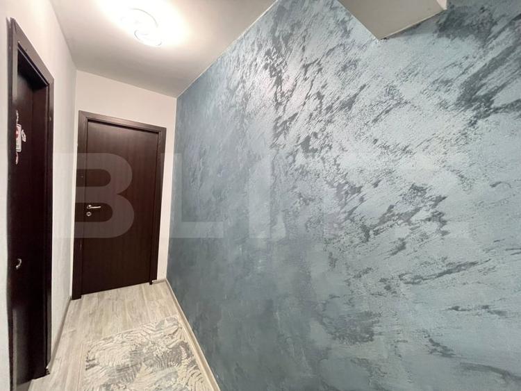 Apartament cu 3 camere semidecomandat, mobilat în Craiovița Nouă