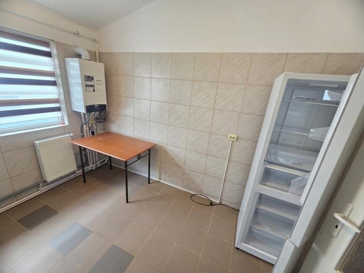 Inchiriere ap. 2 cam. cu centrala proprie, A/C, loc de parcare in curtea comuna - 10