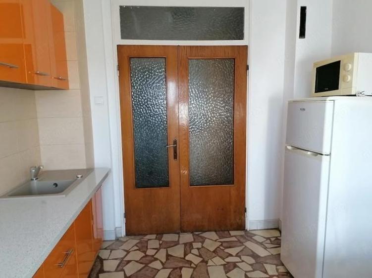 Apartament cu 4 camere semidecomandat în Dorobanți