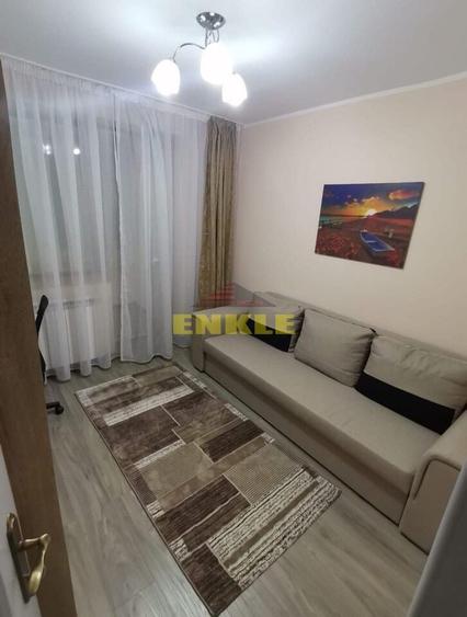 De închiriat apartament cu 3 camere, Bulevard - 7
