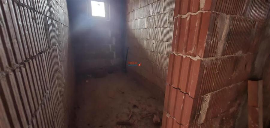 Casă individuală cu 5 camere cu Canalizare în Periferie