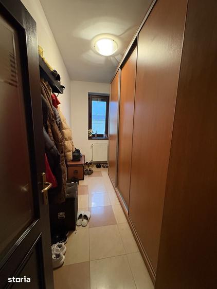 Casă cu 9 camere cu Teren 722 Mp în Străulești