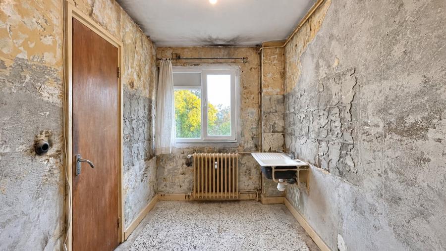 Apartament cu 3 camere semidecomandat în Titan