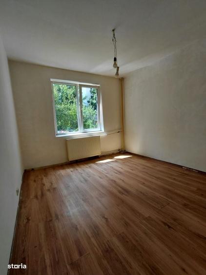 Apartament cu 4 camere decomandat în Mărgeanului