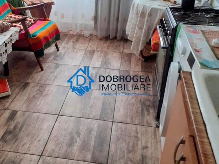 Apartament cu 3 camere decomandat în Păcii