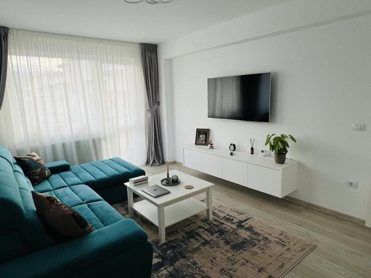 Apartament cu 2 camere decomandat, mobilat în Tractorul