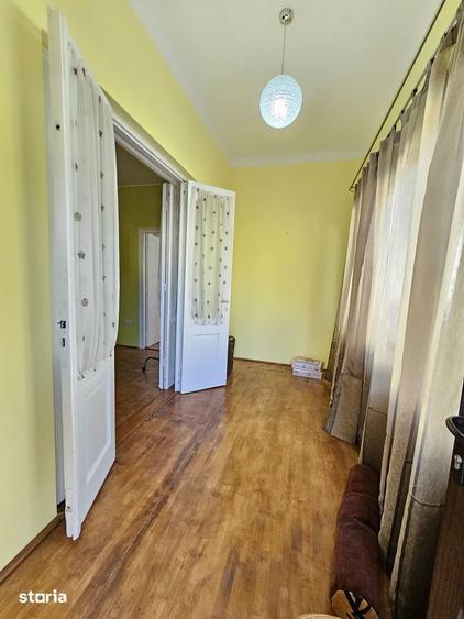 Casă cu 5 camere cu Teren 500 Mp în Central