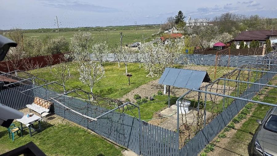 Casă cu 3 camere cu Teren 1350 Mp în Costești