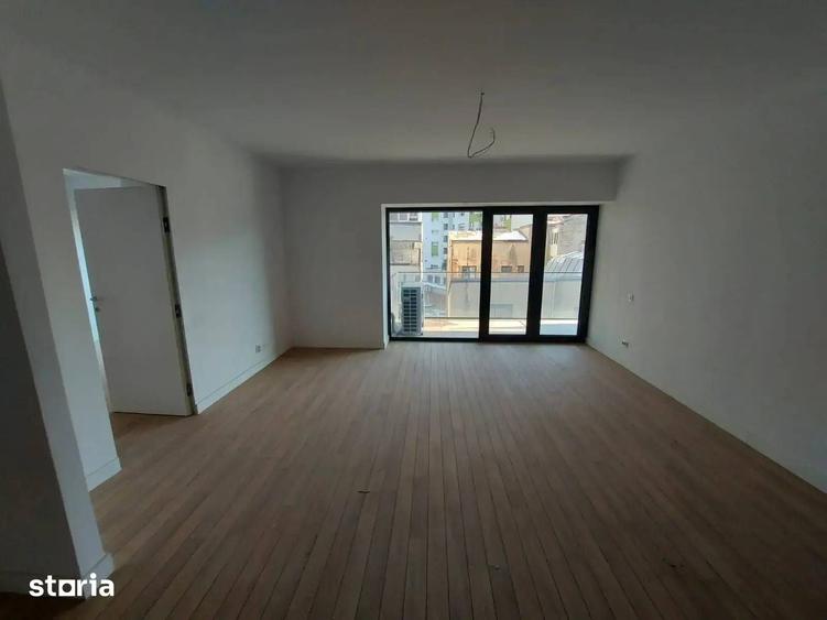 Apartament cu 3 camere semidecomandat în 13 Septembrie