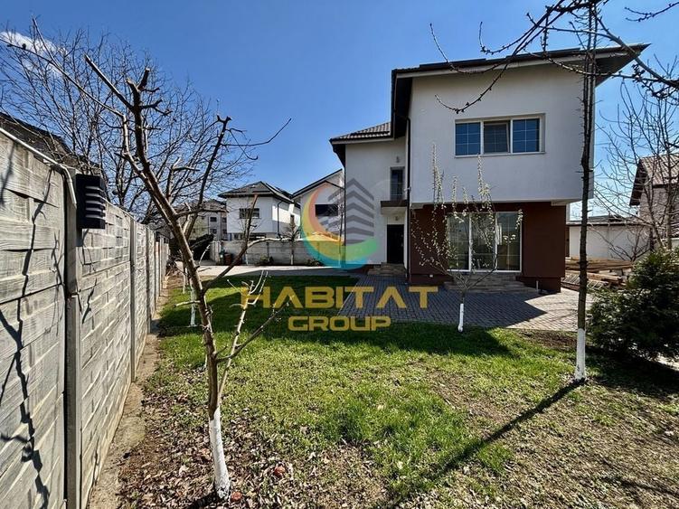 Casă individuală cu 4 camere cu Canalizare în Est