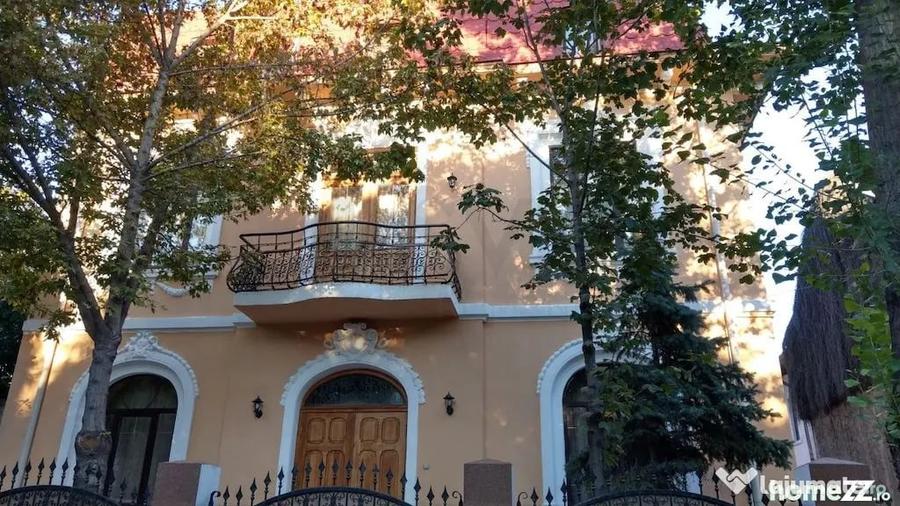 Casă cu 7 camere cu Teren 400 Mp în Cotroceni