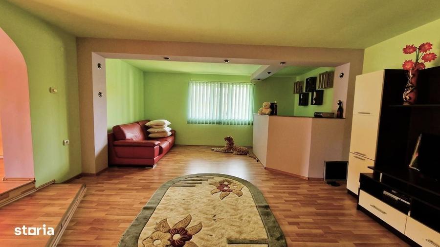 Casă cu 4 camere cu Teren 1500 Mp în Turia
