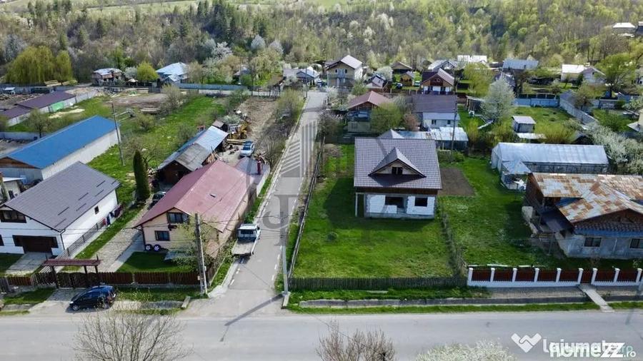 Casă cu 7 camere cu Teren 795 Mp în Năruja