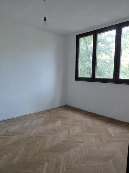 Apartament cu 3 camere semidecomandat în Țiglina 1