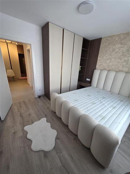 Apartament cu 2 camere decomandat în Tractorul