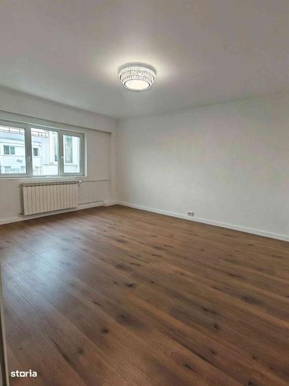 Apartament cu 4 camere decomandat în Decebal