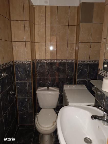 Apartament cu 4 camere decomandat în Est