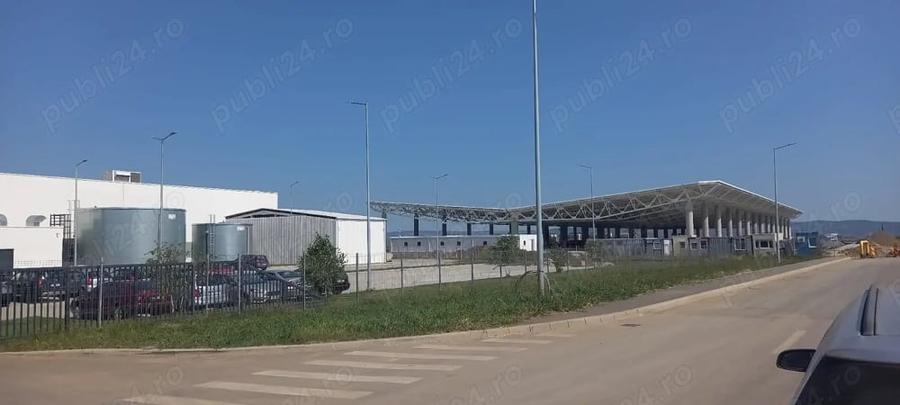 Teren de 9000 mp, în Vest