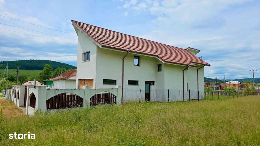 Casă cu 6 camere cu Teren 1601 Mp în Bunești