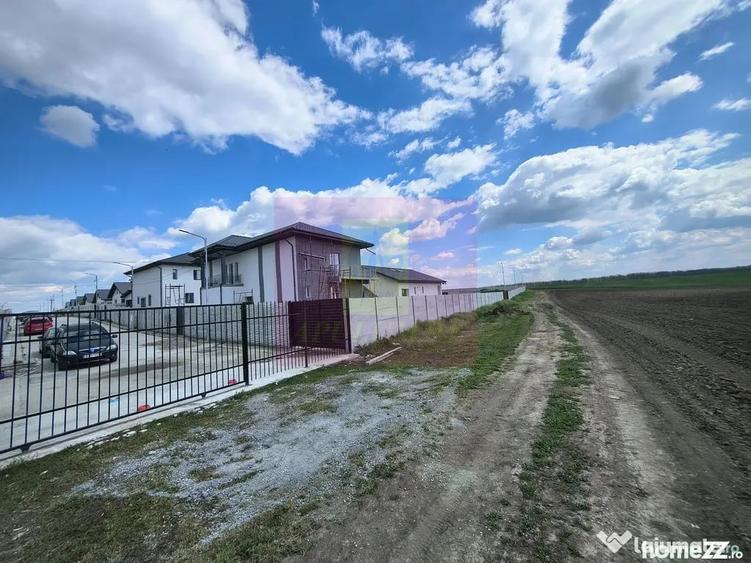 Teren de 3000 mp, în Poșta