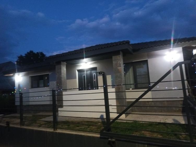 Casă cu 3 camere în Satu Nou de Sus