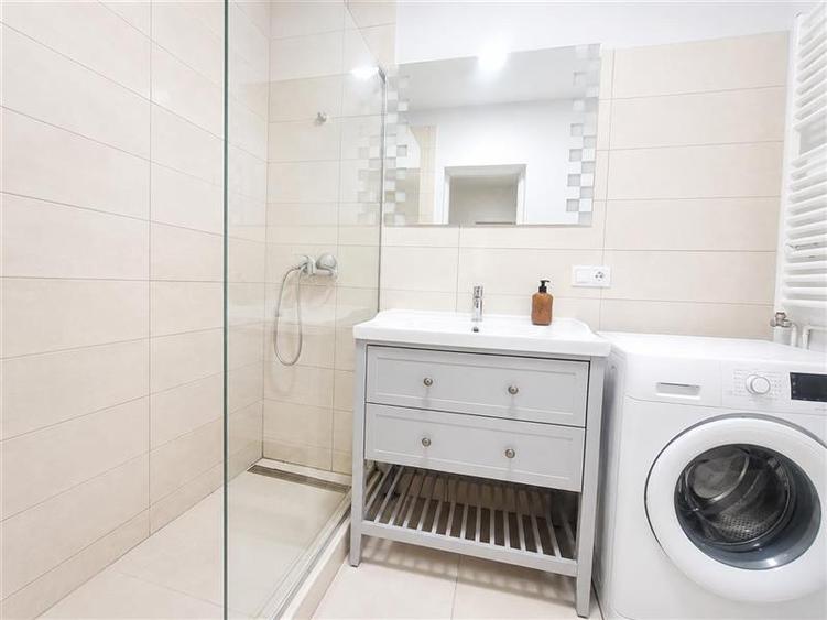 Casă individuală cu 4 camere cu Canalizare în Central