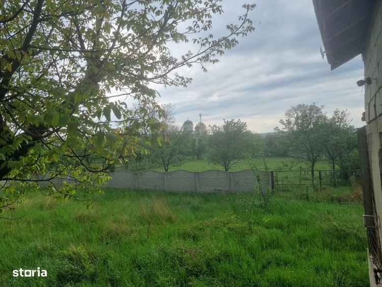 Casă cu 3 camere decomandat în Strei