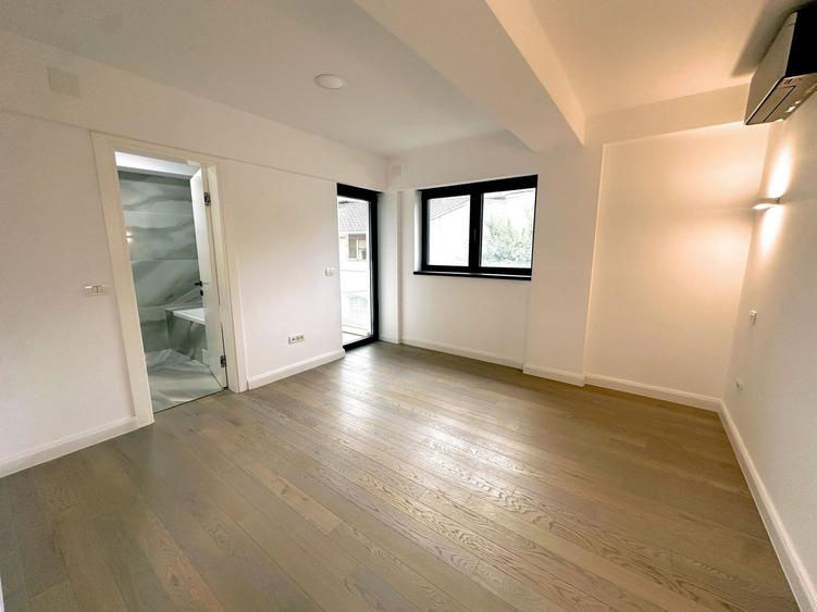 Apartament cu 3 camere decomandat în Polonă