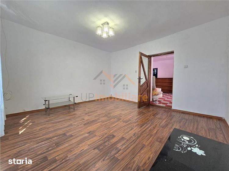 Casă cu 4 camere cu Teren 5723 Mp în Popești