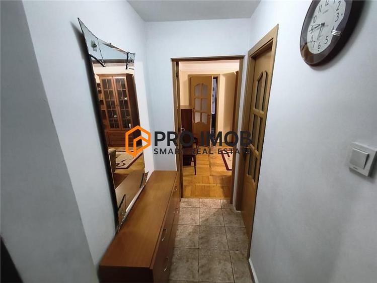 Apartament cu 3 camere semidecomandat, mobilat în 1 Decembrie