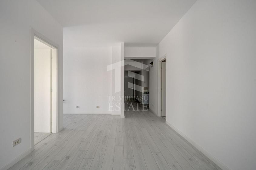 Apartament cu 3 camere semidecomandat în Colentina