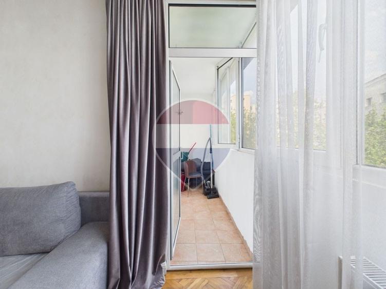 Apartament cu 3 camere semidecomandat, mobilat în Lacul Tei