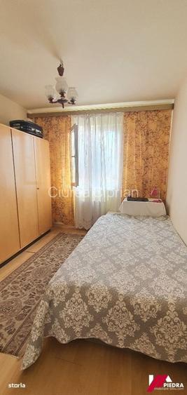 Vand apartament 2 camere , semidecomandat , zona Vasile Aaron