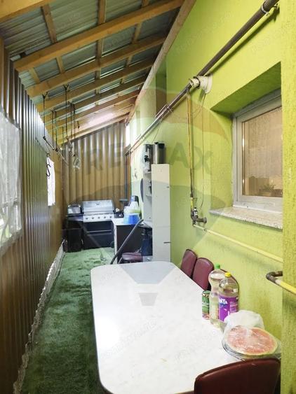 Casă cu 9 camere cu Teren 370 Mp în Central