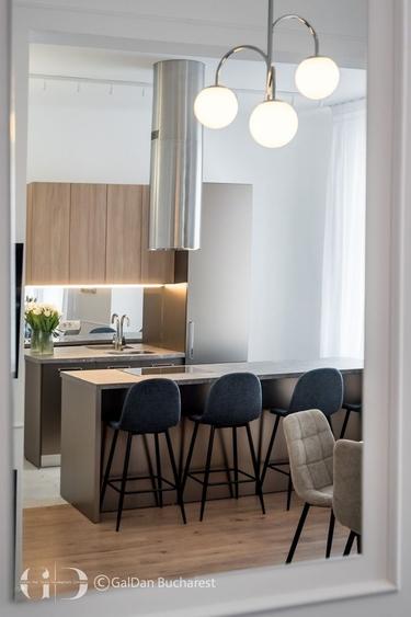 Apartament cu 3 camere, mobilat în P-ța Universității