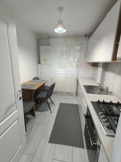 Apartament cu 2 camere decomandat în Aleea Trandafirilor