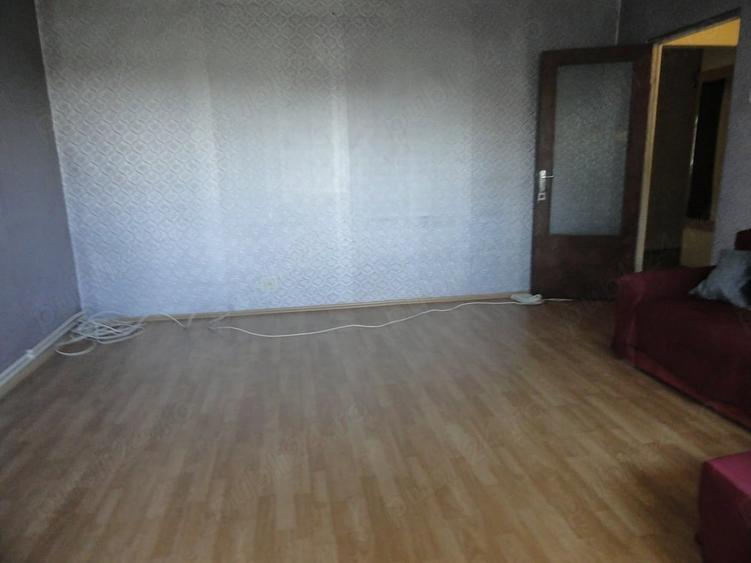 Apartament cu 4 camere decomandat în Micălaca