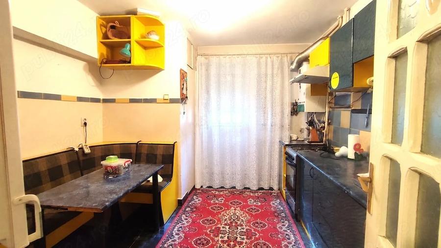 Apartament cu 4 camere decomandat în Micro 21