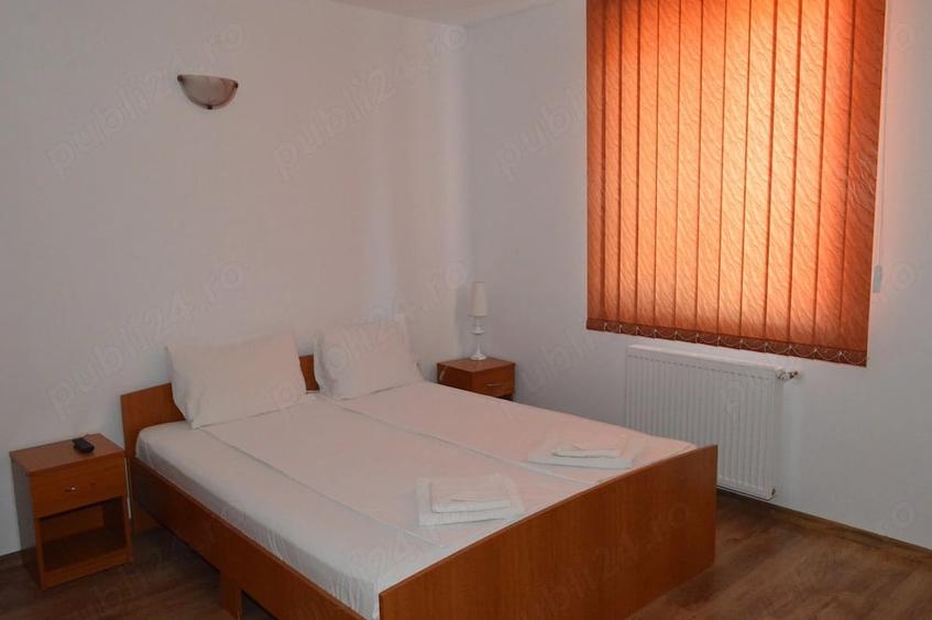 Casă cu 8 camere cu Teren 1200 Mp în Sânmartin