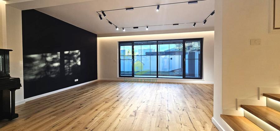 Duplex cu 5 camere cu Canalizare în Otopeni