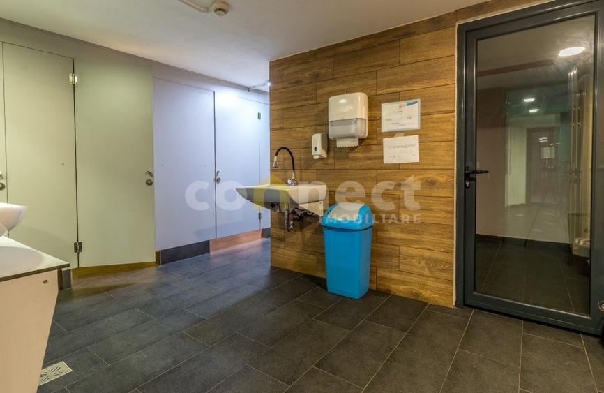 Birou, de 2,990 mp, în Central