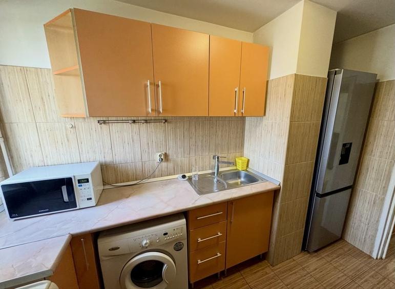 Apartament cu 3 camere decomandat în Tineretului