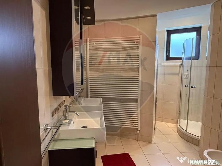 Apartament cu 4 camere semidecomandat în Nordului